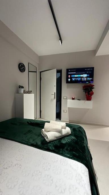 Host Elio Apartamento Tirana