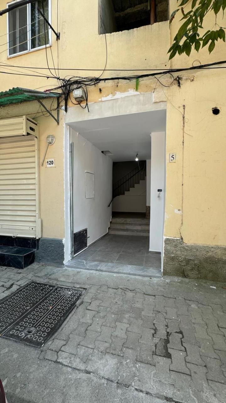Host Elio Apartamento Tirana